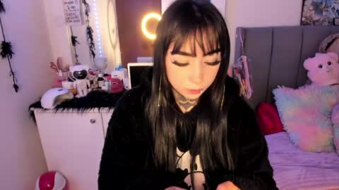 Lindaa maria  online show from March 24, 2026, 4:39 am