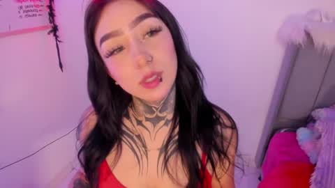 Lindaa maria  online show from May 19, 2026, 9:54 pm