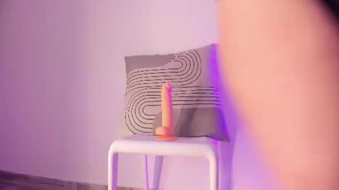 Linda  online show from July 15, 2026, 10:42 am
