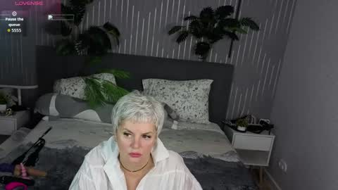 Linda Zefir online show from April 26, 2026, 1:14 am
