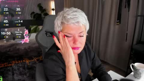 Linda Zefir online show from May 9, 2026, 1:22 am