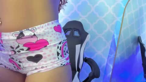 L I N D A online show from November 18, 2025, 2:06 am