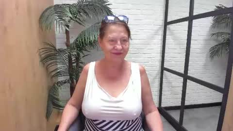Snapshot of lindahottie chatting on July 14, 2026, 10:21 am Linda online show from July 14, 2026, 10:21 am