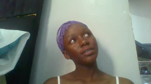 lindalovebird online show from June 16, 2026, 12:52 pm