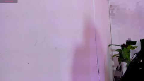 Linda  online show from April 11, 2026, 3:33 am