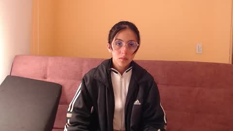 ling ling24 online show from October 13, 2025, 3:28 am