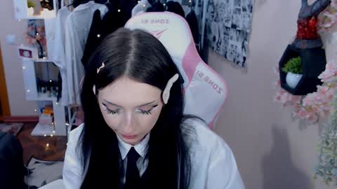 Snapshot of liniq chatting on December 7, 2024, 11:45 pm Lina online show from December 7, 2024, 11:45 pm