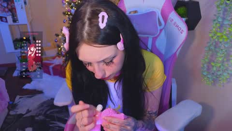 Snapshot of liniq chatting on December 27, 2024, 9:00 pm Lina online show from December 27, 2024, 9:00 pm