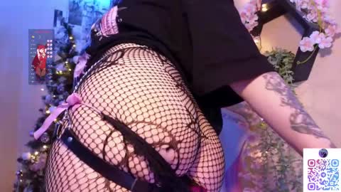 Snapshot of liniq chatting on February 17, 2025, 6:15 pm Lina online show from February 17, 2025, 6:15 pm