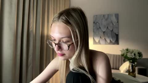Emma online show from April 16, 2026, 9:39 pm
