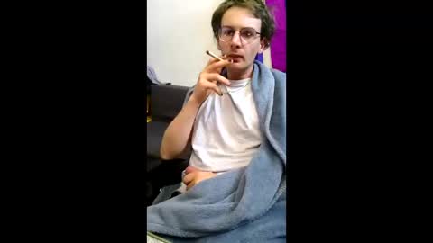 linushugebttm420 online show from April 22, 2026, 7:55 am