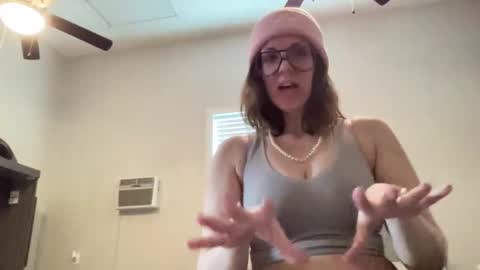 Snapshot of linusloves chatting on February 16, 2026, 7:43 pm linusloves online show from February 16, 2026, 7:43 pm