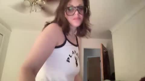 Snapshot of linusloves chatting on April 14, 2026, 8:04 pm linusloves online show from April 14, 2026, 8:04 pm