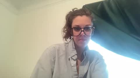 Snapshot of linusloves chatting on April 15, 2026, 6:15 pm linusloves online show from April 15, 2026, 6:15 pm