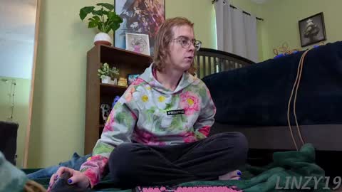 Snapshot of linzy19 chatting on December 31, 2024, 3:09 pm Linzy19 online show from December 31, 2024, 3:09 pm