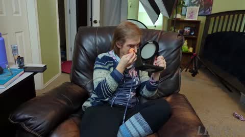 Snapshot of linzy19 chatting on January 8, 2025, 6:52 pm Linzy19 online show from January 8, 2025, 6:52 pm