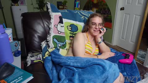 Snapshot of linzy19 chatting on February 2, 2025, 3:21 am Linzy19 online show from February 2, 2025, 3:21 am