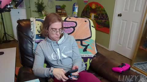 Snapshot of linzy19 chatting on February 12, 2025, 3:16 pm Linzy19 online show from February 12, 2025, 3:16 pm