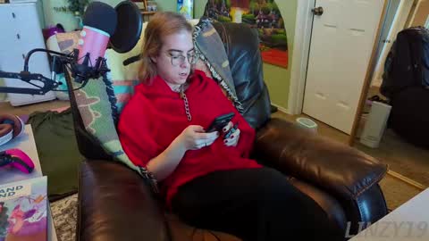 Snapshot of linzy19 chatting on March 10, 2025, 4:57 pm Linzy19 online show from March 10, 2025, 4:57 pm