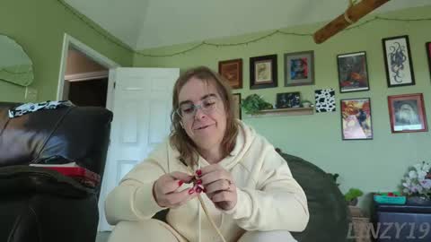 Linzy19 online show from November 10, 2025, 5:34 pm