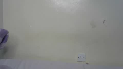 lionesss_ online show from October 6, 2025, 7:28 am