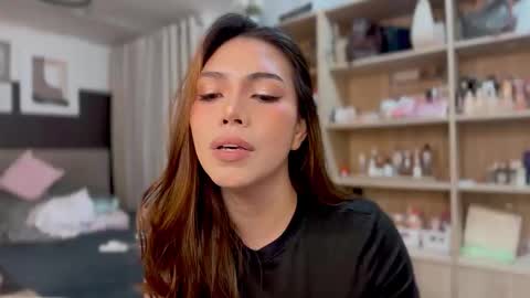 Liora of Ophir online show from November 15, 2025, 9:17 am