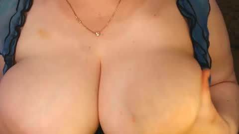 Snapshot of lipsaddiction chatting on May 18, 2026, 1:28 pm LIpsAddiction online show from May 18, 2026, 1:28 pm