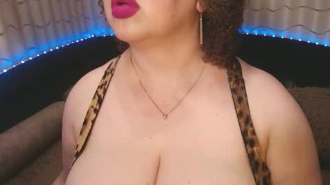Snapshot of lipsaddiction chatting on June 4, 2026, 10:49 pm LIpsAddiction online show from June 4, 2026, 10:49 pm
