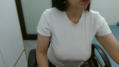 lisa_1011 online show from July 16, 2026, 9:54 pm