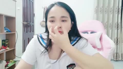 lisa_hanw online show from May 16, 2026, 3:00 pm
