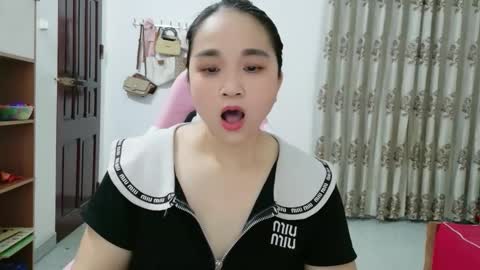 lisa_hanw online show from June 1, 2026, 11:50 pm