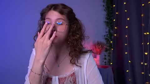 Snapshot of lisa_roses chatting on October 18, 2025, 7:36 pm Lisa online show from October 18, 2025, 7:36 pm