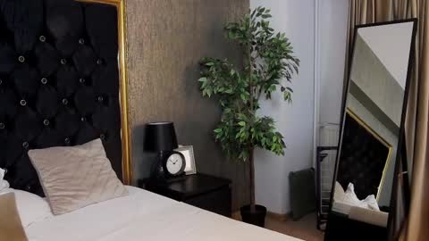 lisacroft online show from March 9, 2025, 7:59 pm