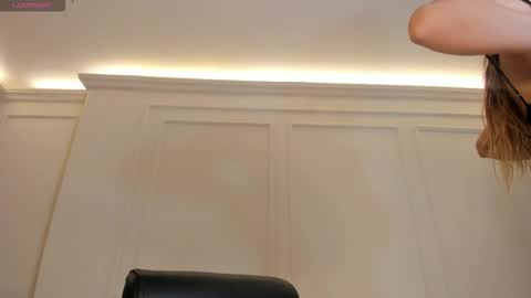 Lisa  Flowers online show from March 5, 2026, 11:06 am