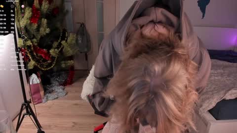 Snapshot of lisalaas chatting on January 11, 2025, 4:36 pm -Lisa- Help me to reach 100 thumbs up3 online show from January 11, 2025, 4:36 pm