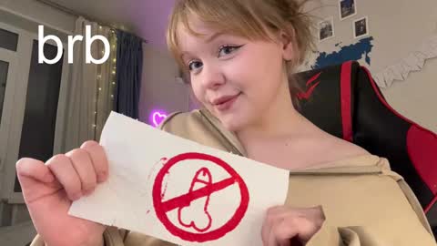 Snapshot of lisalaas chatting on February 14, 2025, 6:40 pm -Lisa- Help me to reach 100 thumbs up3 online show from February 14, 2025, 6:40 pm