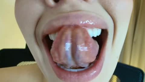 Snapshot of lisbet_21x chatting on May 15, 2026, 9:55 pm Lisbet online show from May 15, 2026, 9:55 pm