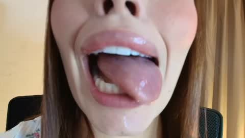 Snapshot of lisbet_21x chatting on May 23, 2026, 2:10 pm Lisbet online show from May 23, 2026, 2:10 pm
