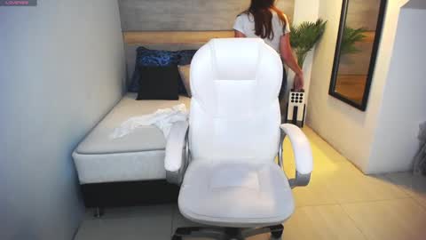 Liseth Fox online show from February 18, 2025, 7:30 pm