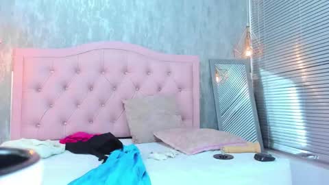 L I S S A  online show from December 14, 2025, 1:49 pm