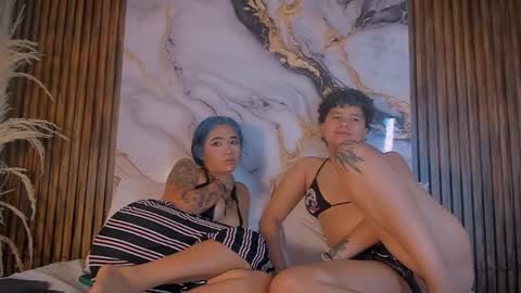 lissy_kimmy online show from April 18, 2026, 7:58 pm