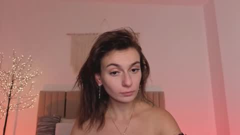 lit1le_mia online show from November 3, 2025, 9:48 pm