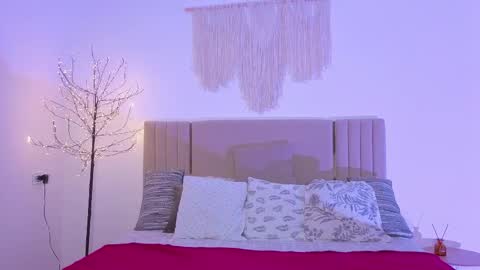 lit1le_mia online show from November 4, 2025, 11:15 pm