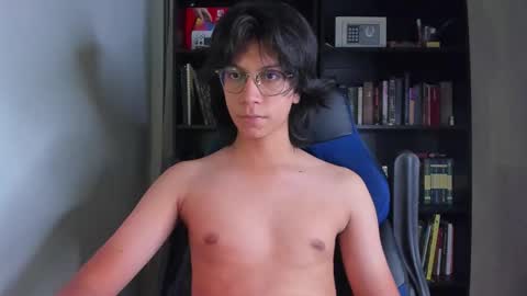 Snapshot of literateboy chatting on October 20, 2025, 12:33 am Literateboy online show from October 20, 2025, 12:33 am