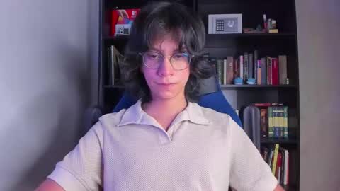 Snapshot of literateboy chatting on October 21, 2025, 12:44 am Literateboy online show from October 21, 2025, 12:44 am