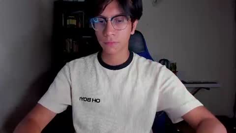 Snapshot of literateboy chatting on June 17, 2026, 1:41 am Literateboy online show from June 17, 2026, 1:41 am