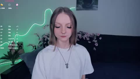 Snapshot of little__caprice chatting on November 11, 2025, 7:19 am Bella online show from November 11, 2025, 7:19 am