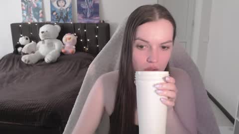 little__flowers online show from May 18, 2026, 8:20 am