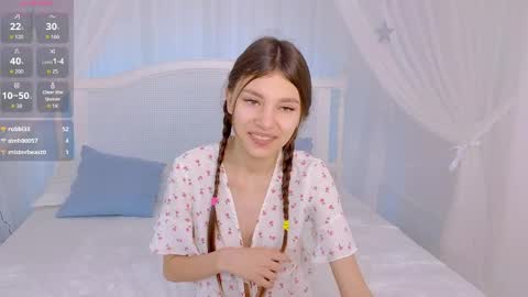 Snapshot of little__lunaa chatting on April 20, 2026, 9:12 am online show from April 20, 2026, 9:12 am