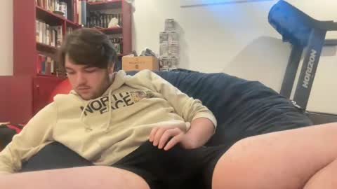 Snapshot of little_boi2much chatting on December 15, 2024, 7:21 pm little_boi2much online show from December 15, 2024, 7:21 pm